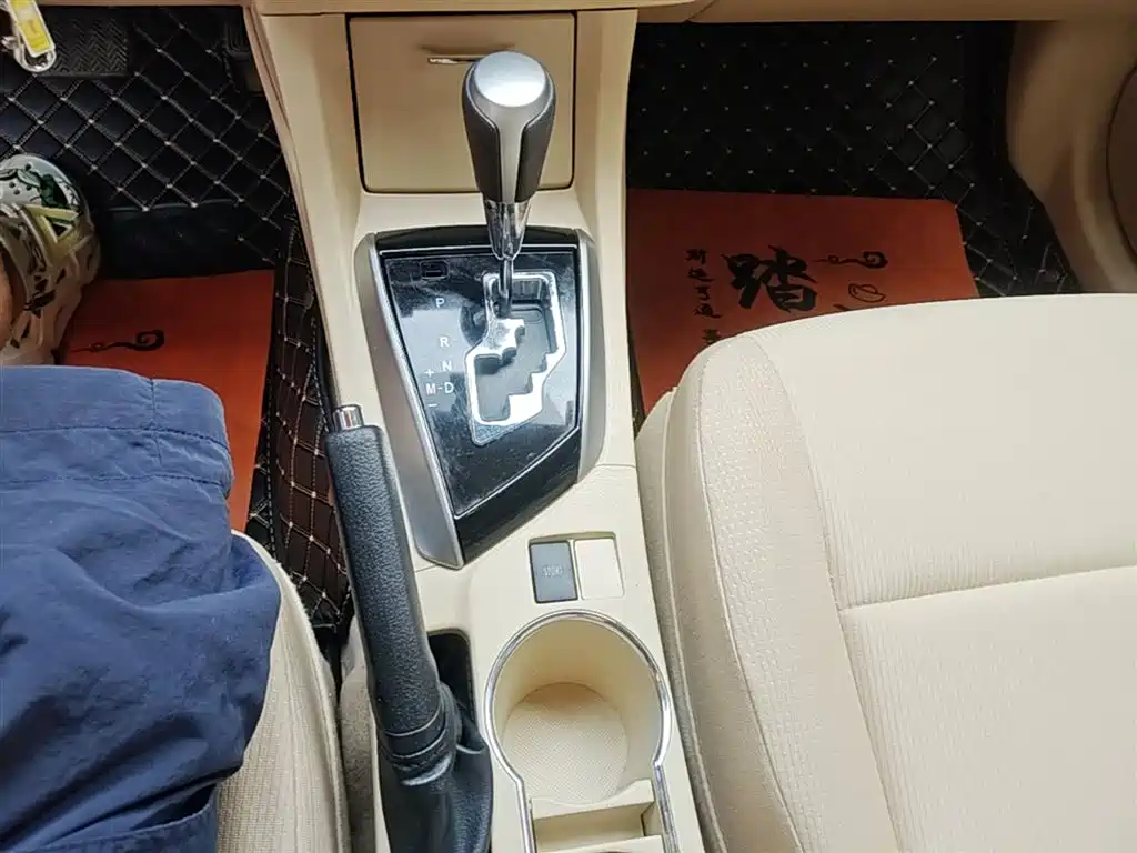 Toyota Corolla 2014 1.6L CVT GL-i фото 14