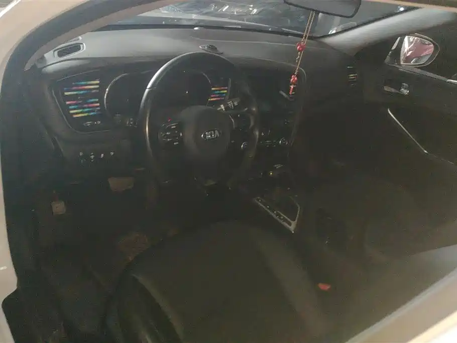 Kia K5 2015 2.0L Automatic LUX фото 12