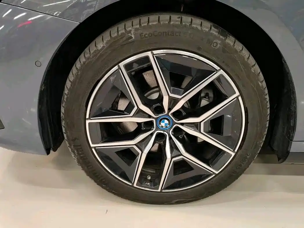 BMW i5 2024 eDrive 35L Premium Model M Sport Package фото 10