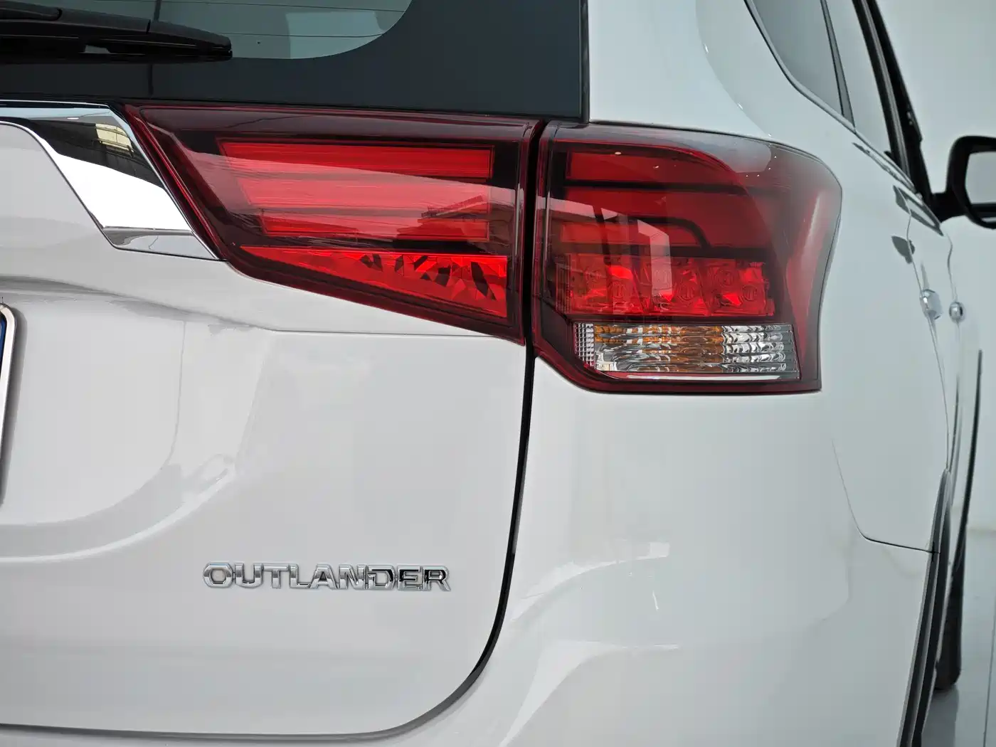 Mitsubishi Outlander 2019 2.4L 4WD Deluxe Edition 5-Seater China VI фото 26