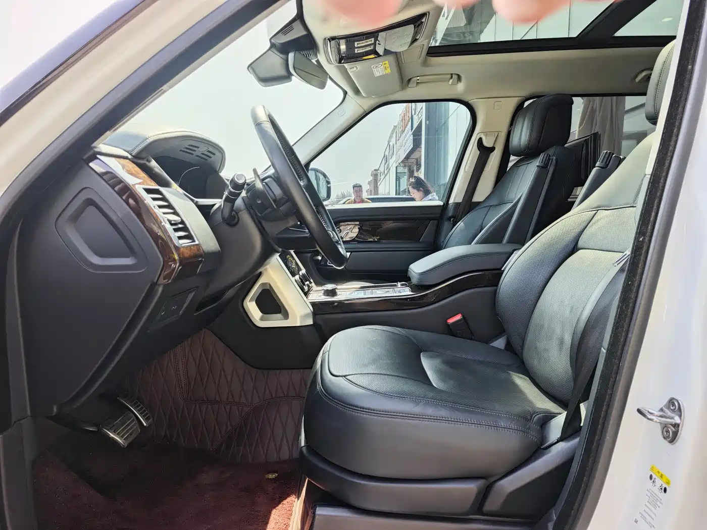 Land Rover Range Rover 2020 3.0 L6 Heritage Extended Edition фото 8