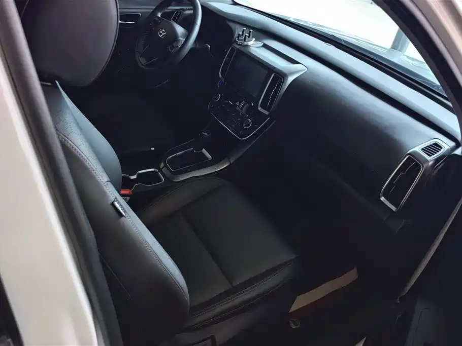 Hyundai Beijing Hyundai ix35 2019 2.0L Automatic 2WD Zhiyong·Enjoy China V фото 8