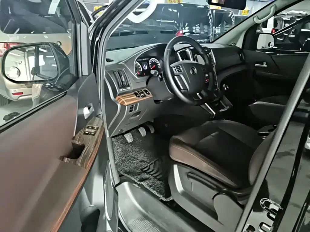 Dongfeng Fengxing Lingzhi PLUS 2021 2021 2.0L Manual Luxury 7-Seater