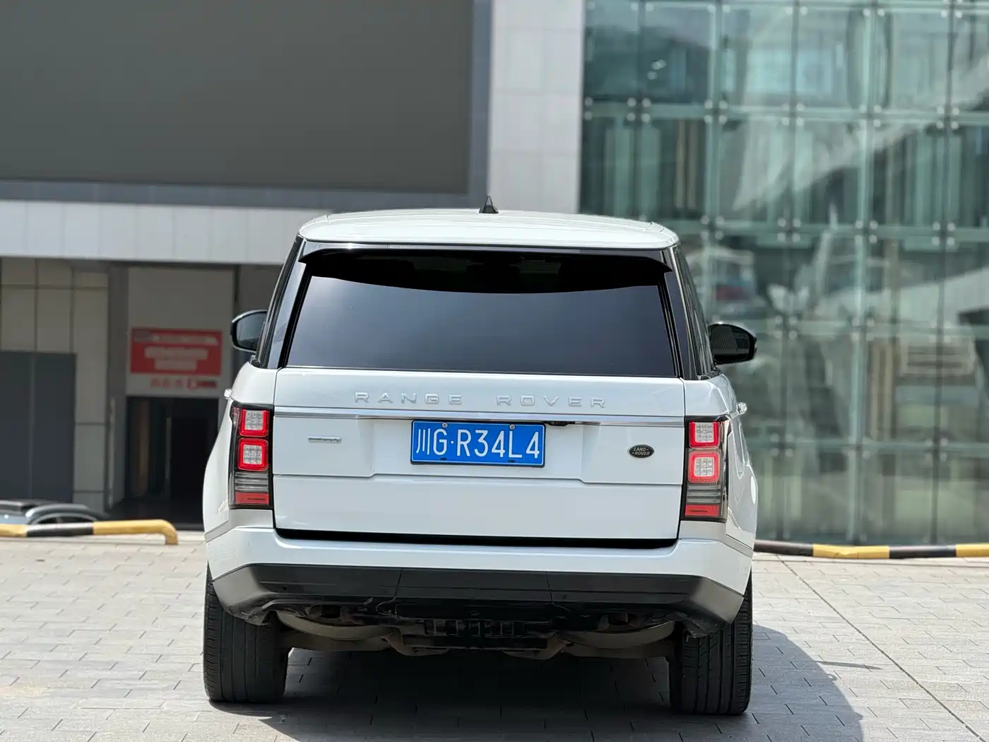 Land Rover Range Rover 2015 3.0 TDV6 Hybrid Vogue SE Genesis Extended фото 10