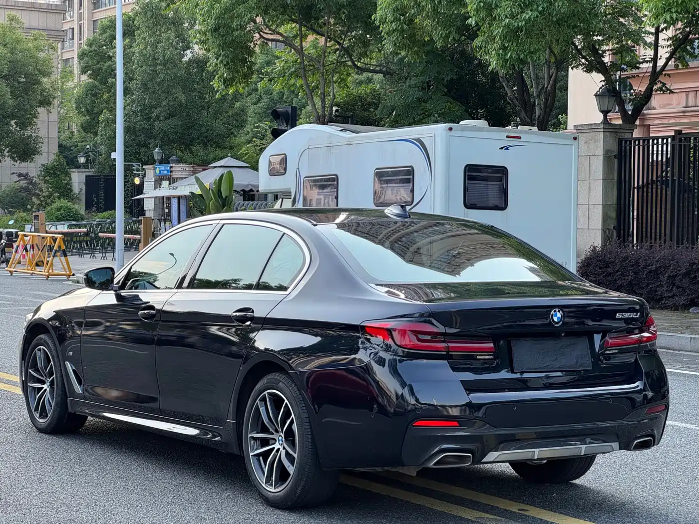 BMW 5 Series 2021 525Li M Sport Package фото 6