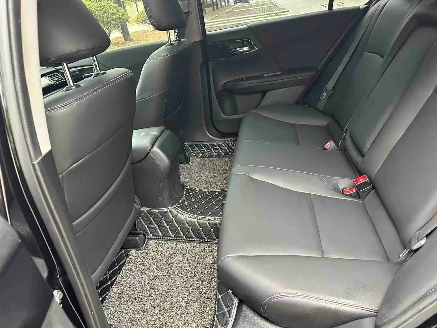 Honda Accord 2016 2.0L Comfort Edition фото 9