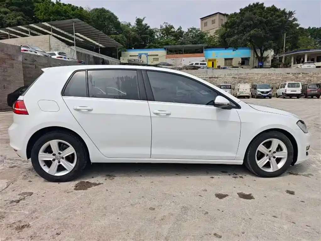 Volkswagen Golf 2016 1.6L Automatic Comfort фото 3