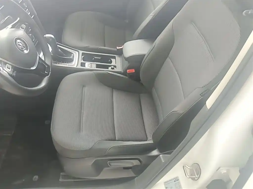 Volkswagen Golf 2018 230TSI Automatic Comfort фото 15