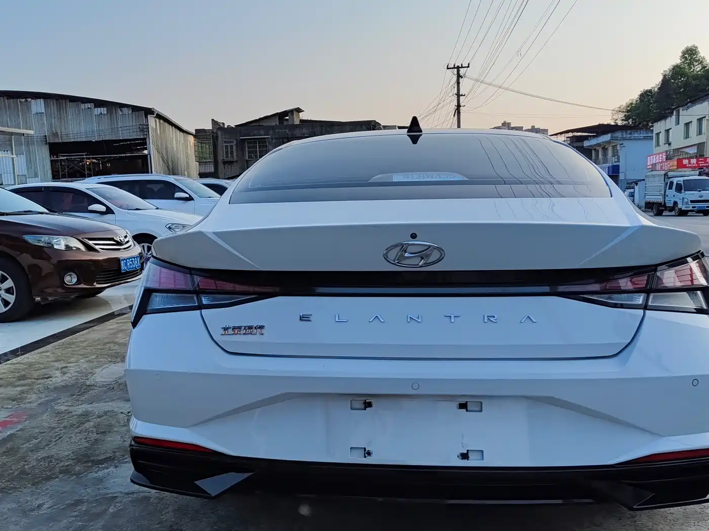 Hyundai Elantra 2021 1.5L CVT GLX Elite Edition фото 3