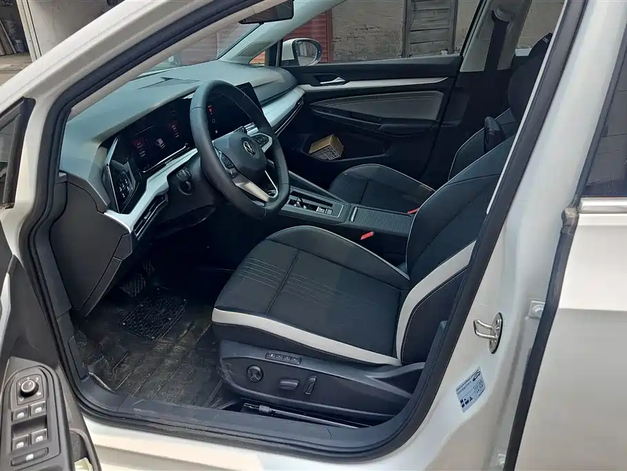 Volkswagen Golf 2024 280TSI DSG Pro 50th Anniversary Edition фото 9