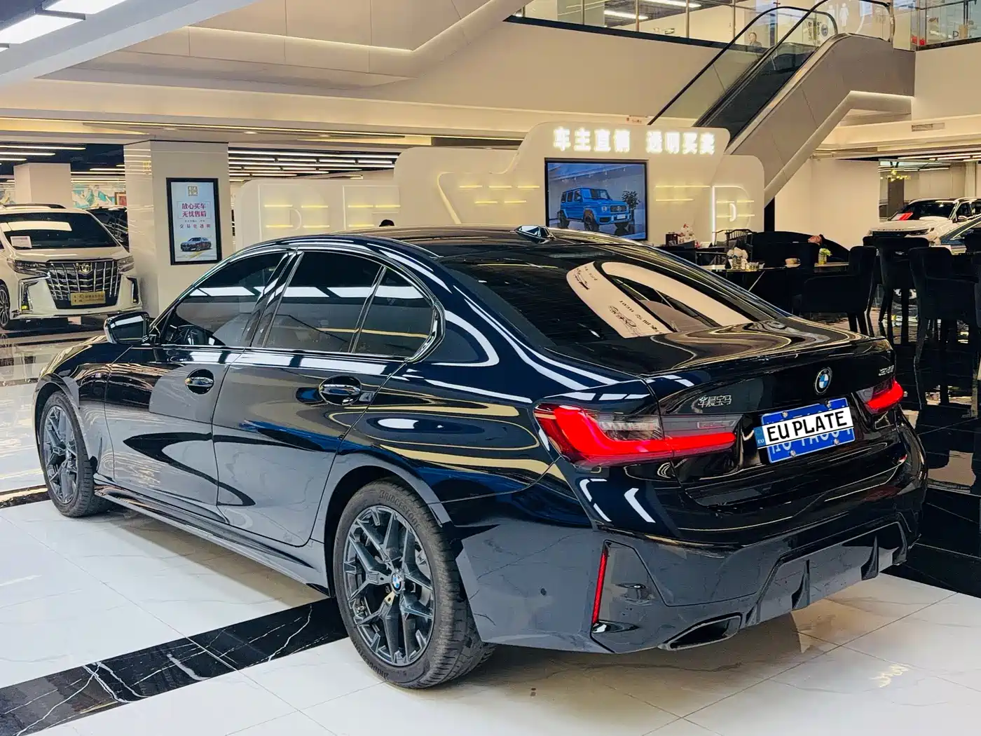 BMW 3 Series 2025 330i M Sport Night Edition фото 3