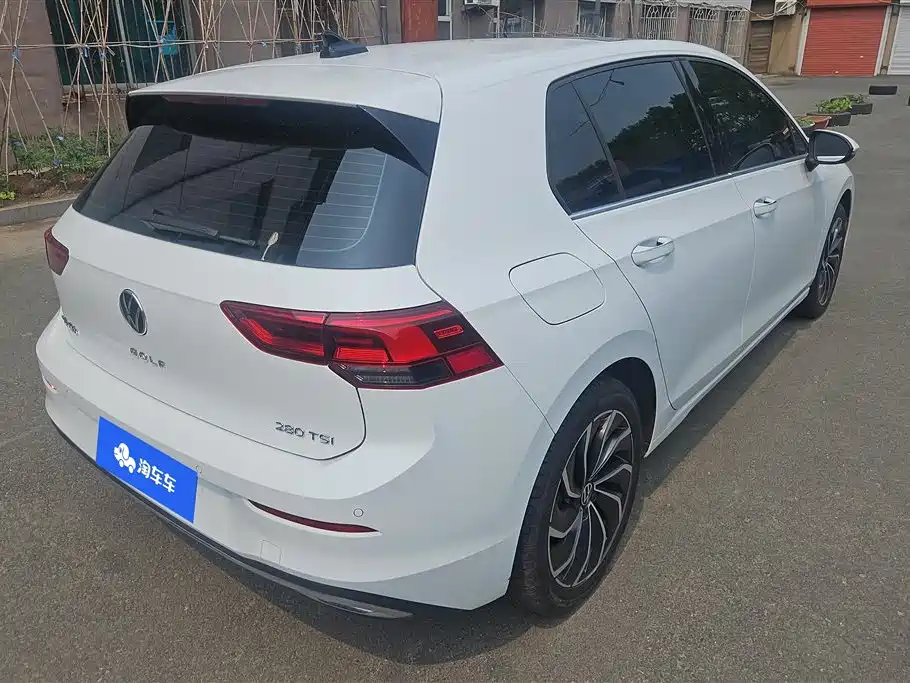 Volkswagen Golf 2024 280TSI DSG Pro 50th Anniversary Edition фото 3