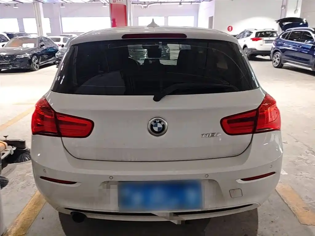 BMW 1 Series (Import) 2018 118i Sport Design Package фото 6