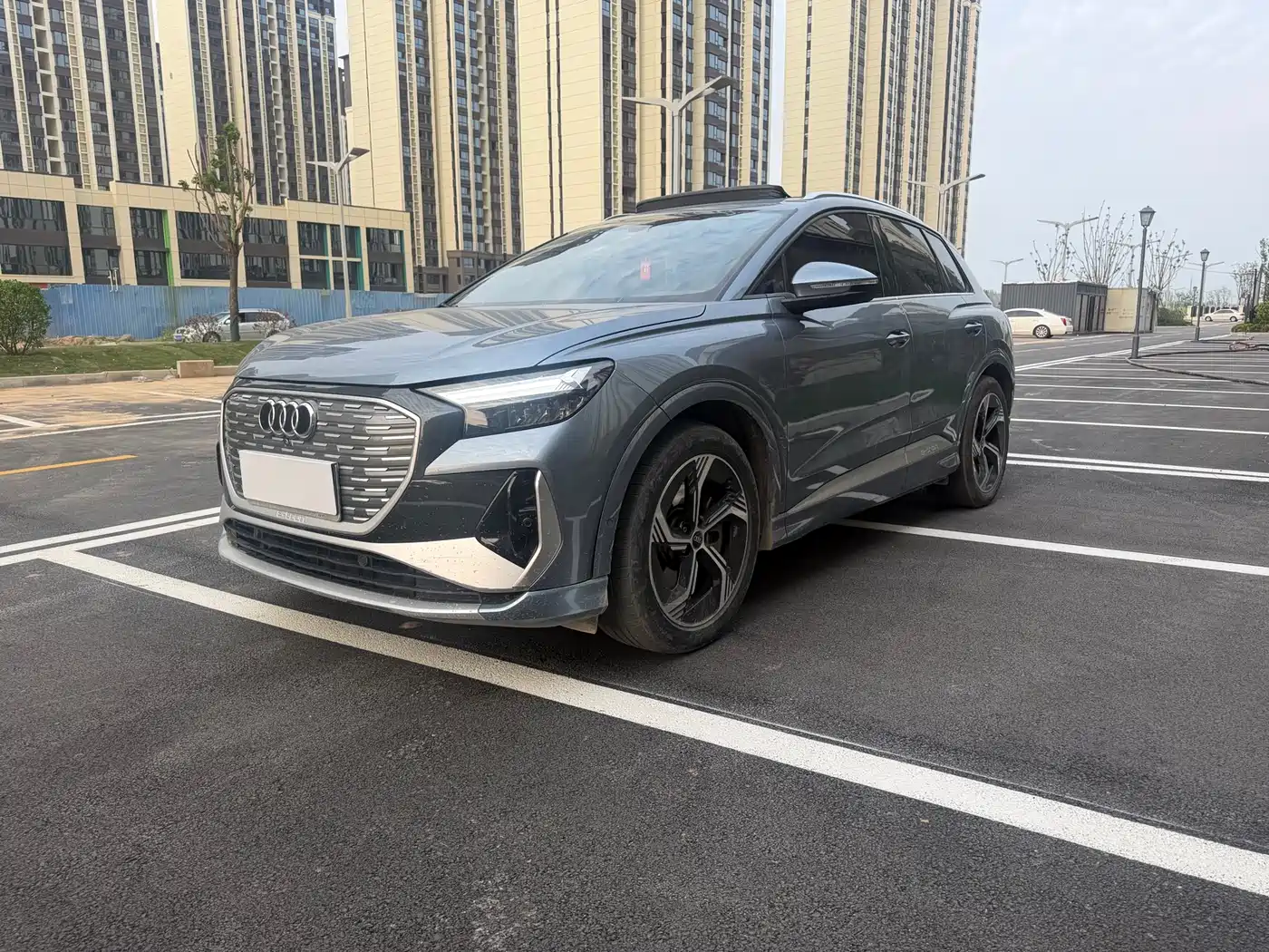AUDI Q4 E TRON