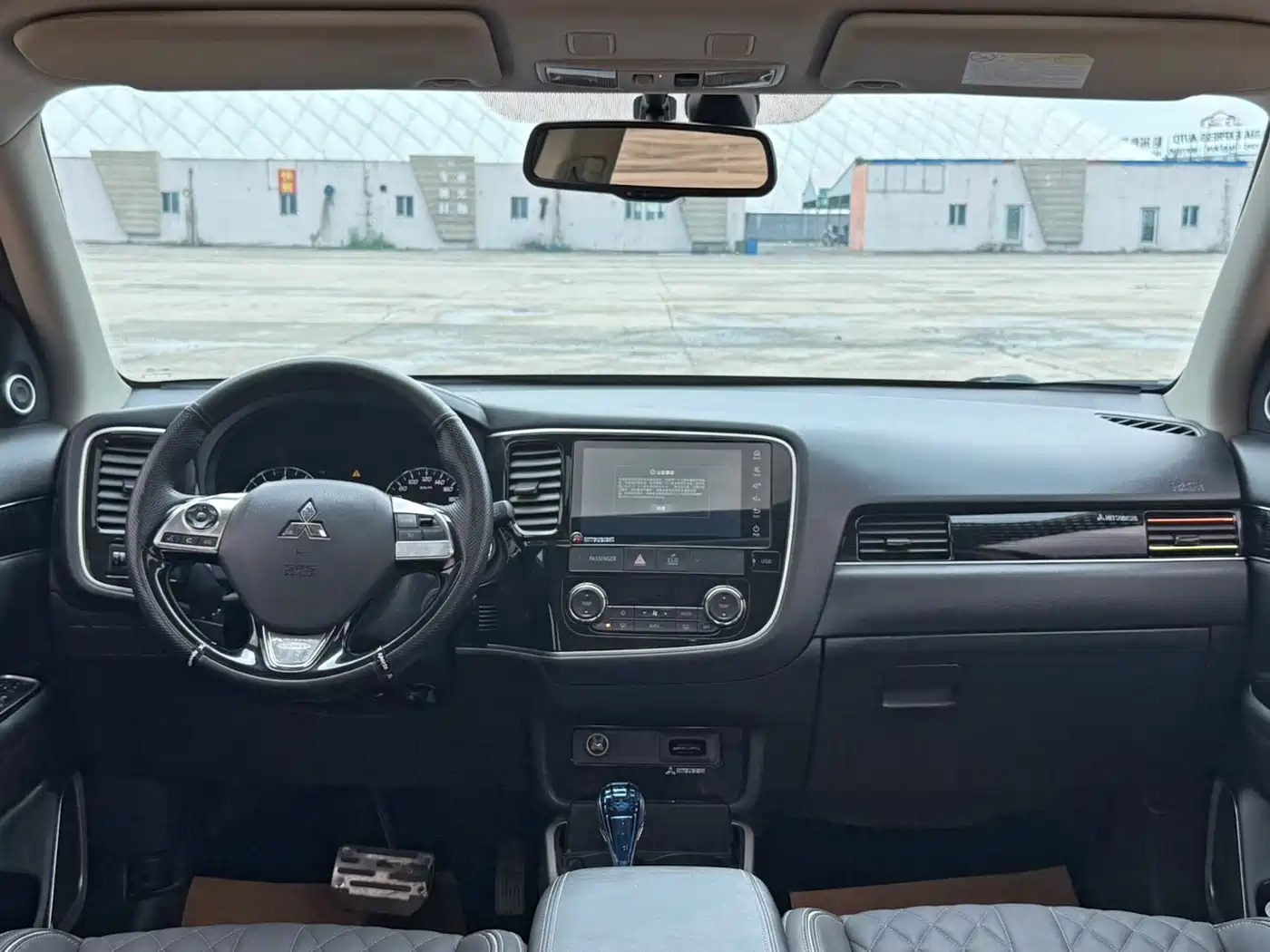 MITSUBISHI OUTLANDER