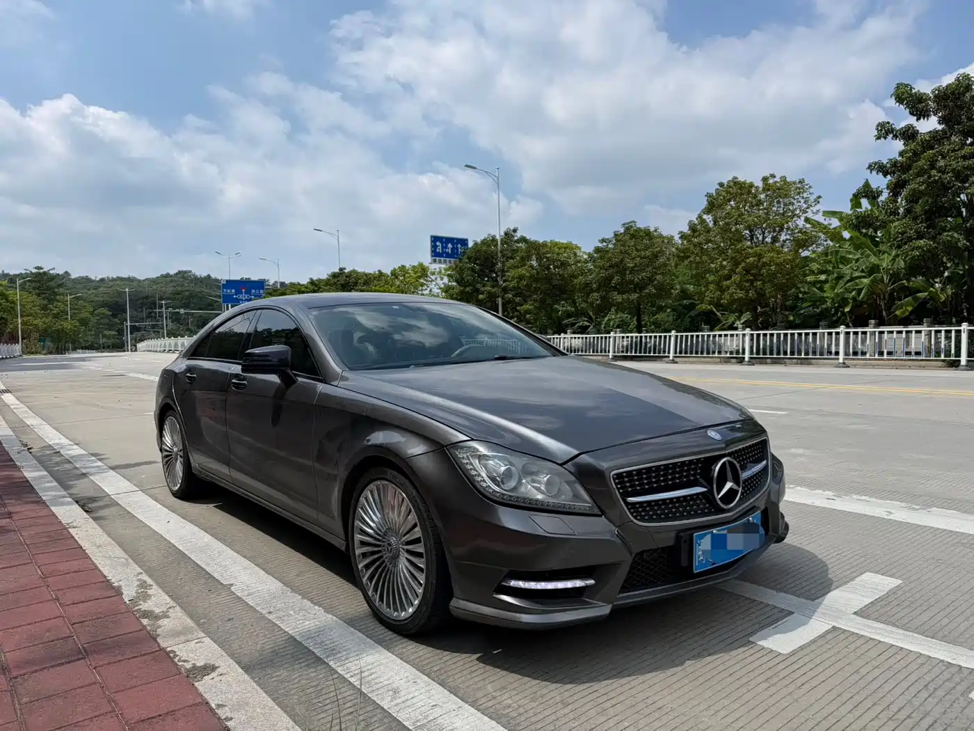 Photo 3 - Mercedes-Benz CLS