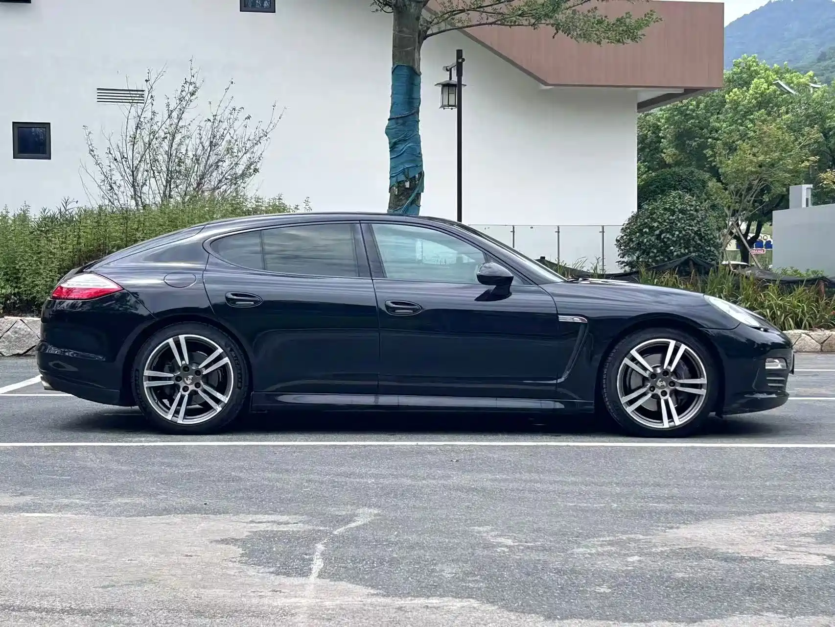 صورة 3 - Porsche Panamera