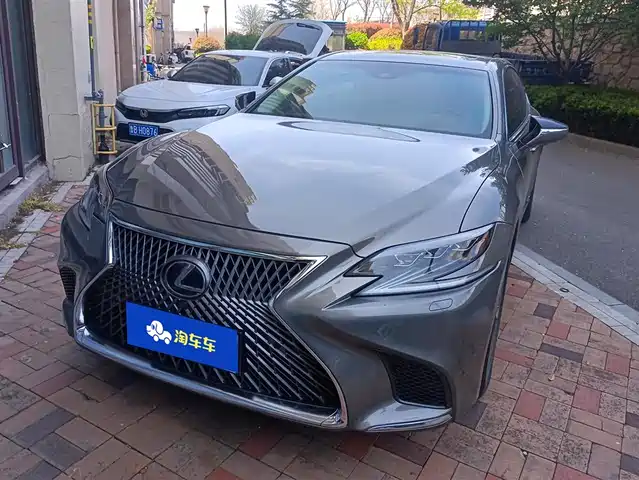 LEXUS LS
