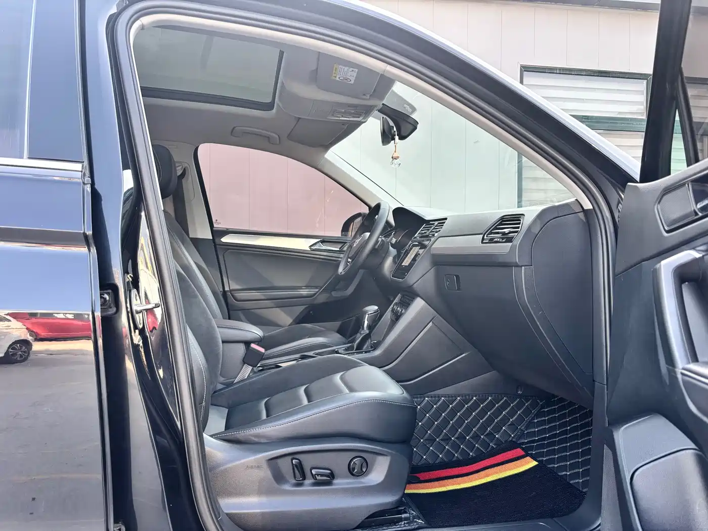 Volkswagen Tiguan L 2019 330TSI Automatic 2WD Smart Luxury Edition China VI фото 10