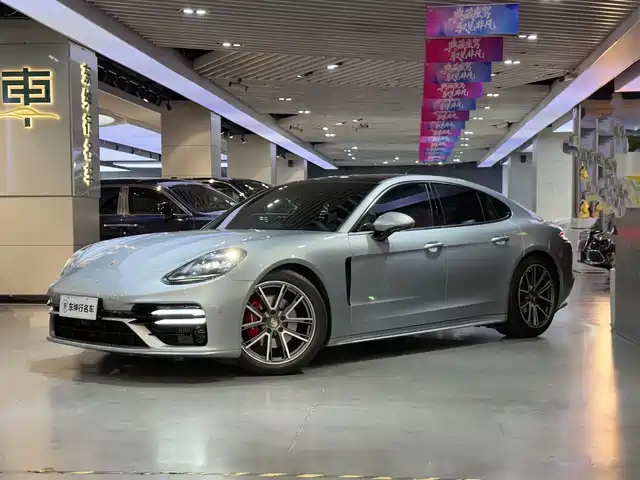 PORSCHE PANAMERA