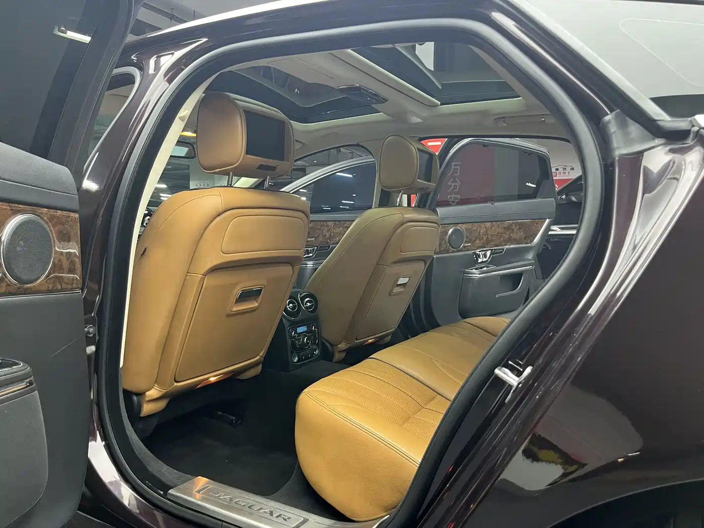 Jaguar XJ 2015 XJL 3.0 SC AWD Panorama Business фото 19