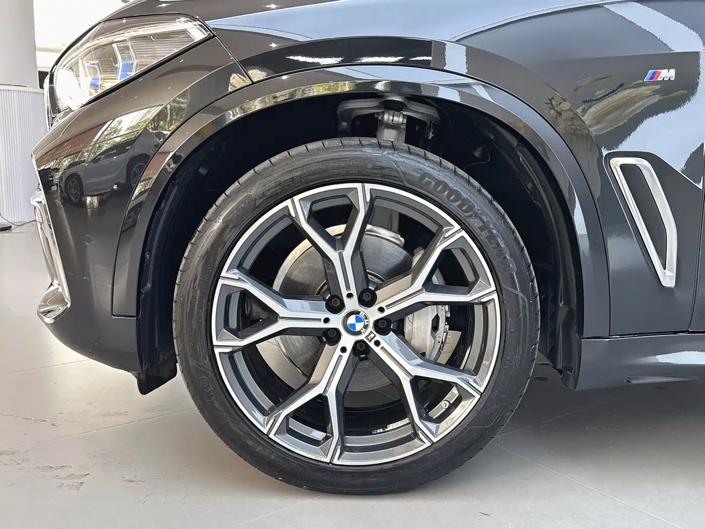 BMW X5 2022 Model xDrive 40Li M Sport Package фото 18