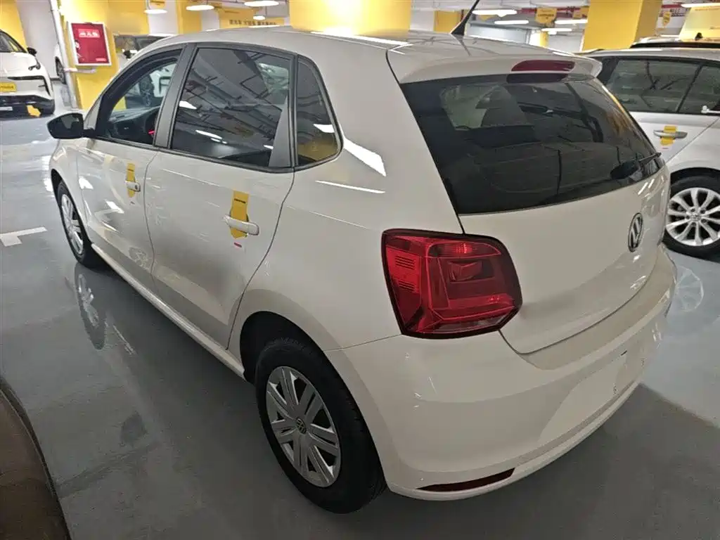 Volkswagen Polo 2016 1.4L Automatic Trend фото 5