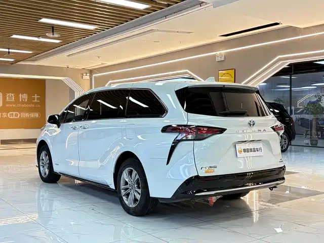 Toyota Sienna 2023 2.5L Hybrid Luxury Edition — фото 3