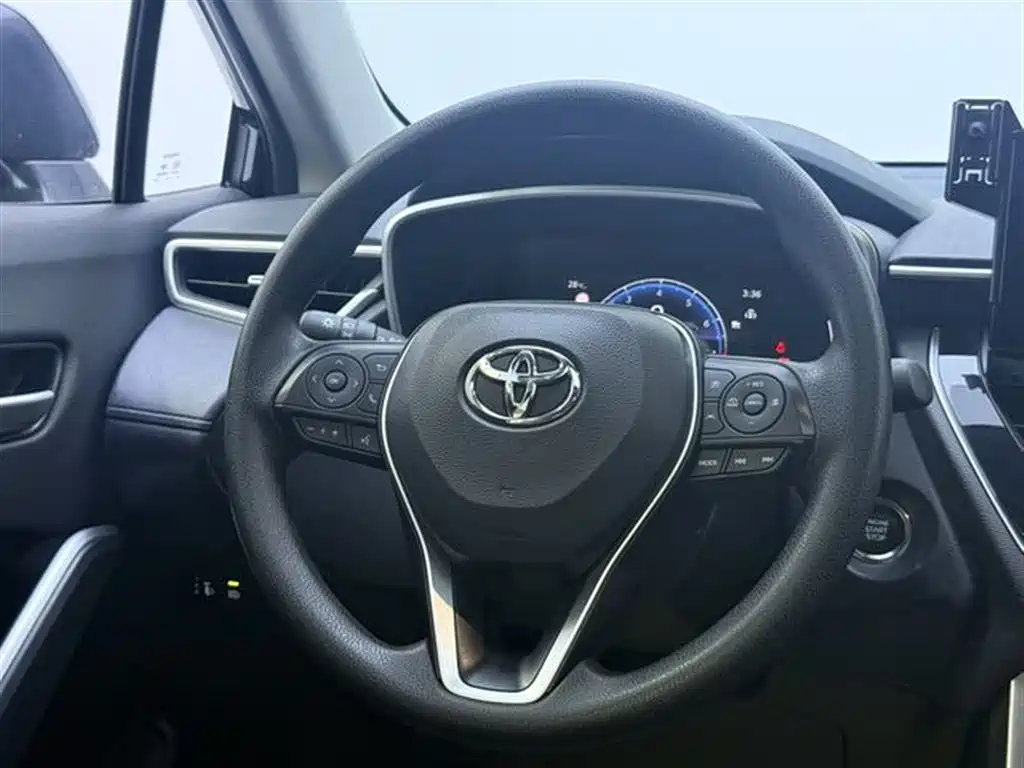 Toyota Frontlander 2023 2.0L CVT Luxury Edition фото 13