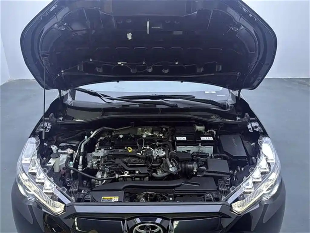 Toyota Frontlander 2023 2.0L CVT Luxury Edition фото 18