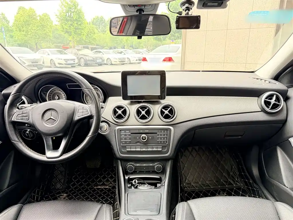 Mercedes-Benz GLA 2016 GLA 200 Dynamic фото 12