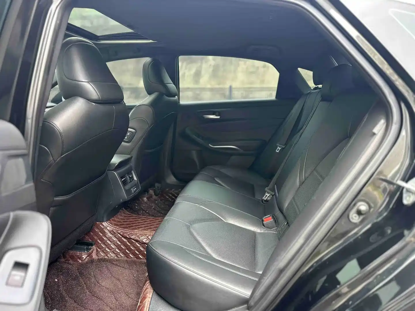 Фото 6 - Toyota Avalon