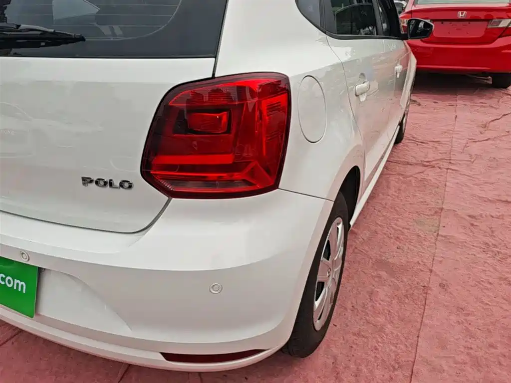 Volkswagen Polo 2016 1.4L Automatic Trend фото 8