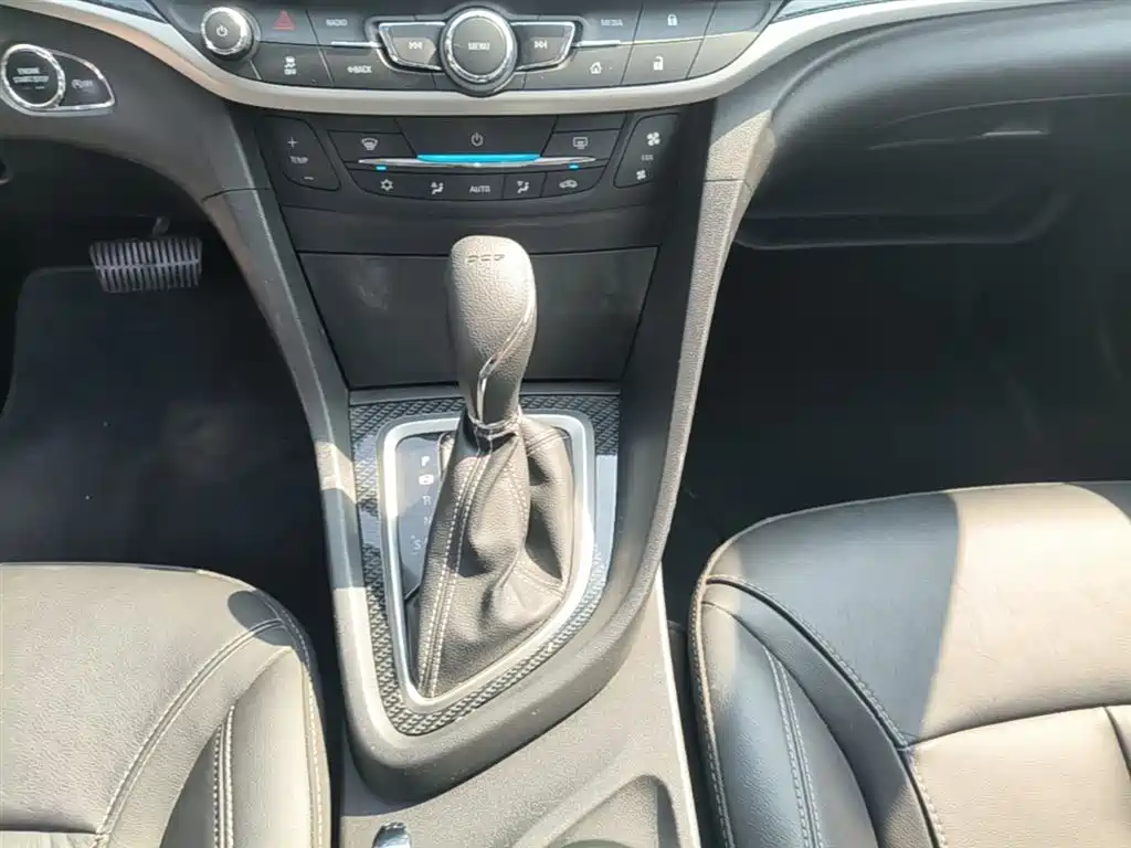 Buick Excelle 2015 18T Dual-Clutch Luxury фото 10