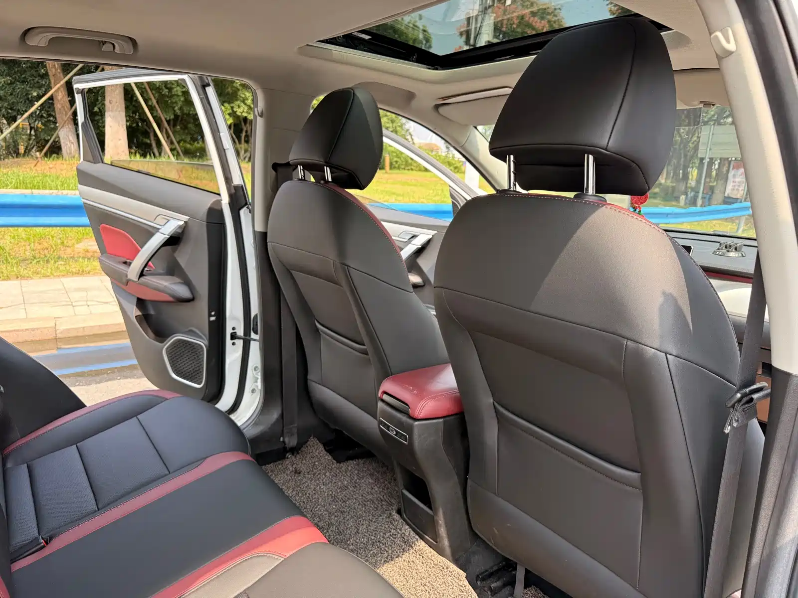 Photo 9 - Geely Coolray