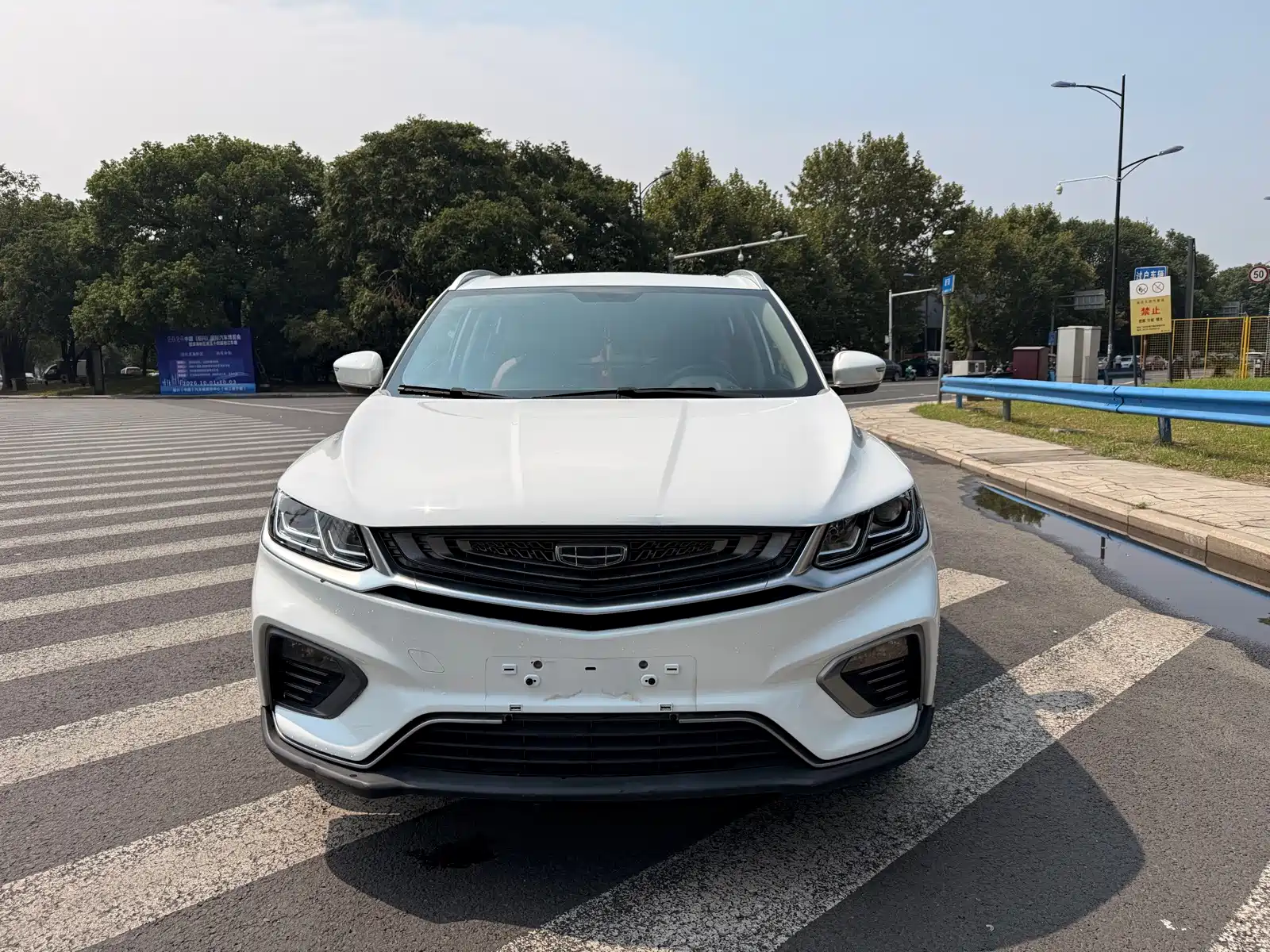 Photo 2 - Geely Coolray