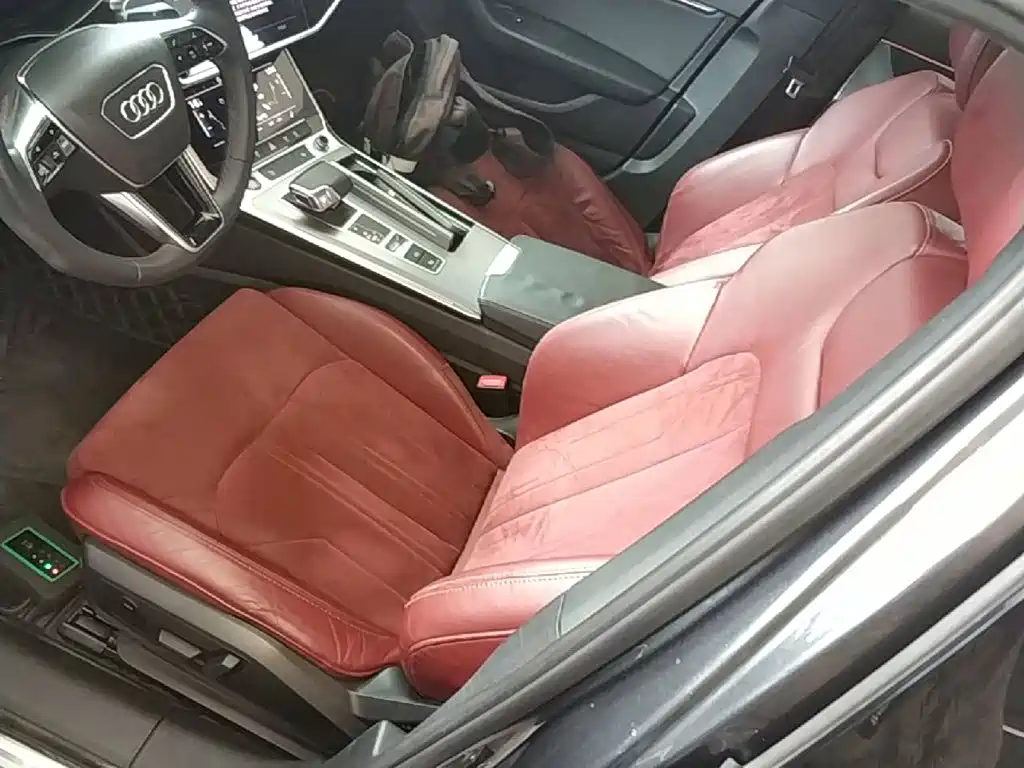 Фото 15 - Audi A6L