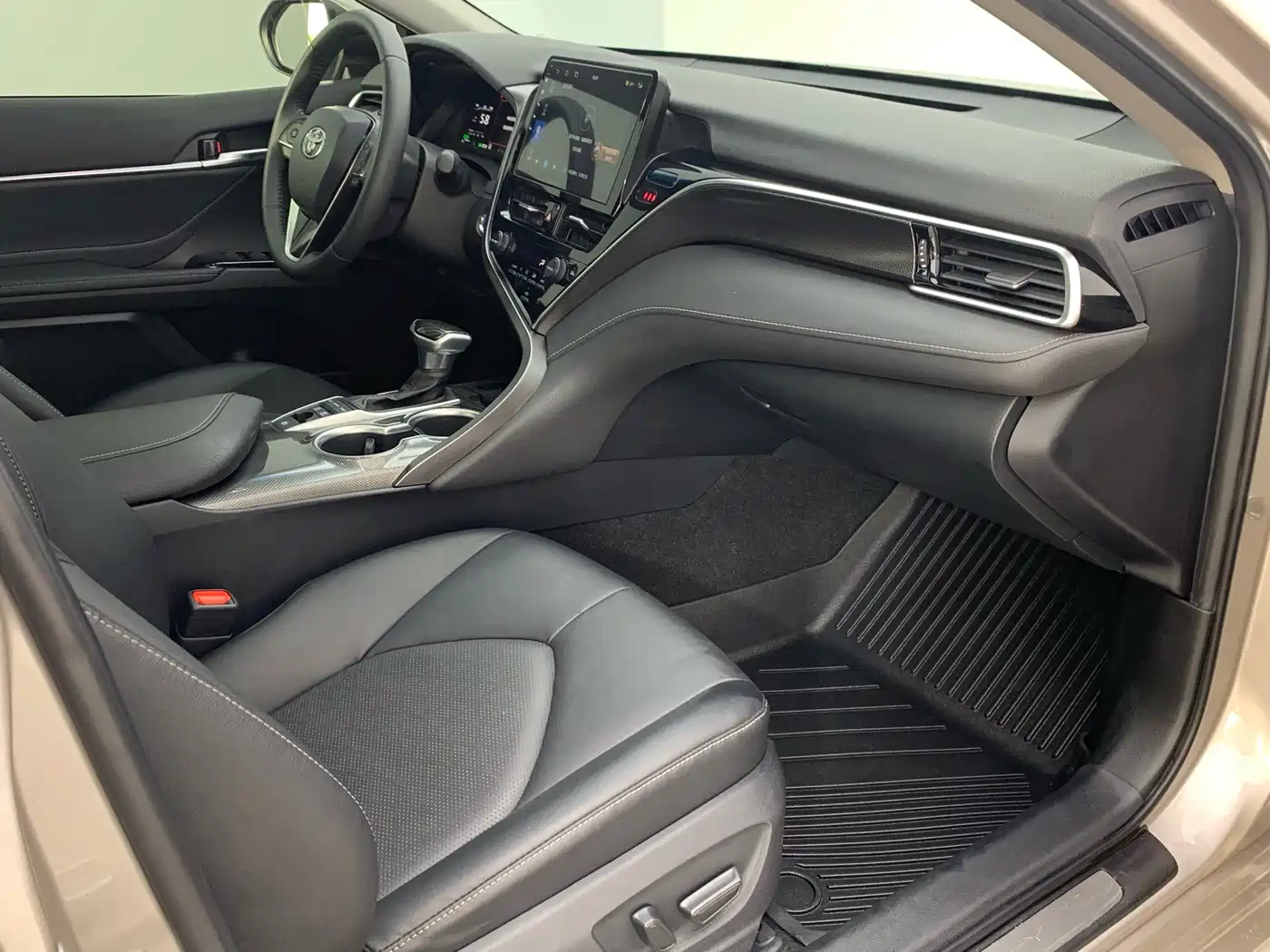 Toyota Camry 2021 Hybrid 2.5HS Fashion Edition фото 12