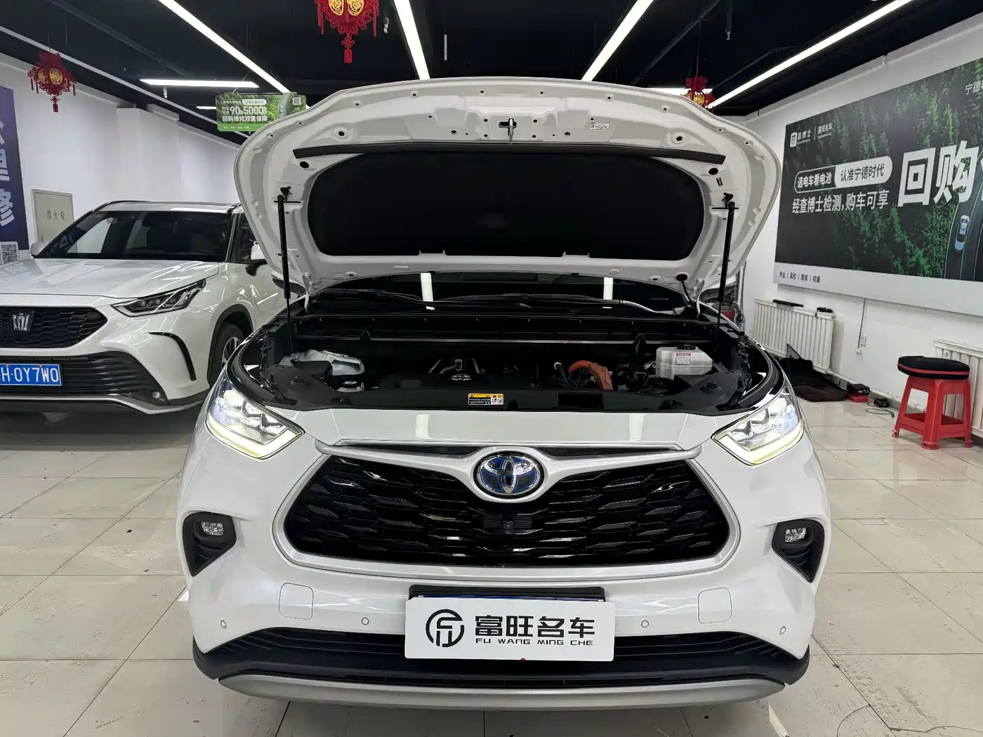 Toyota Highlander 2022 Model Dual Engine 2.5L 4WD Premium Edition 7-Seater фото 20