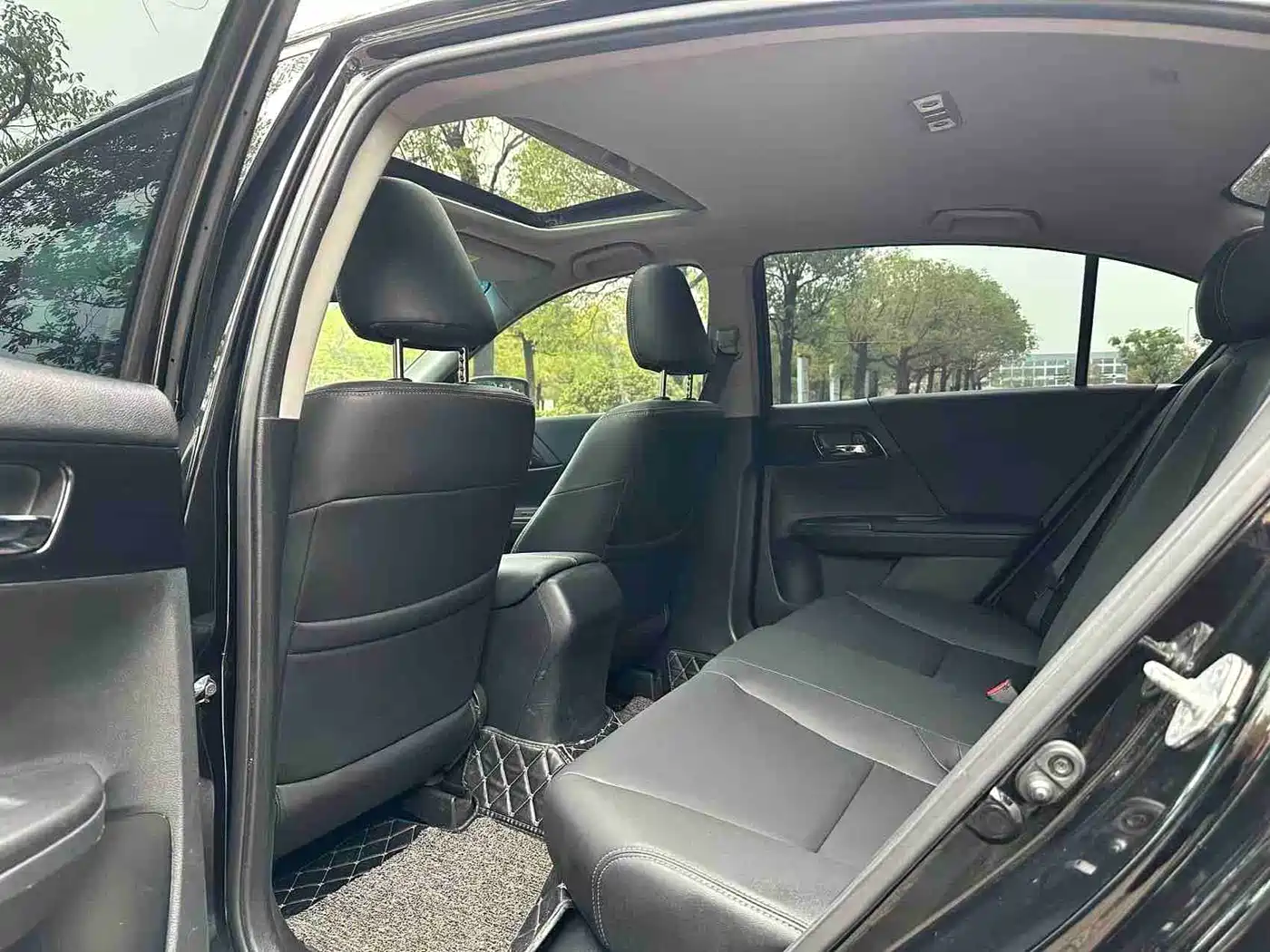 Honda Accord 2016 2.0L Comfort Edition фото 8