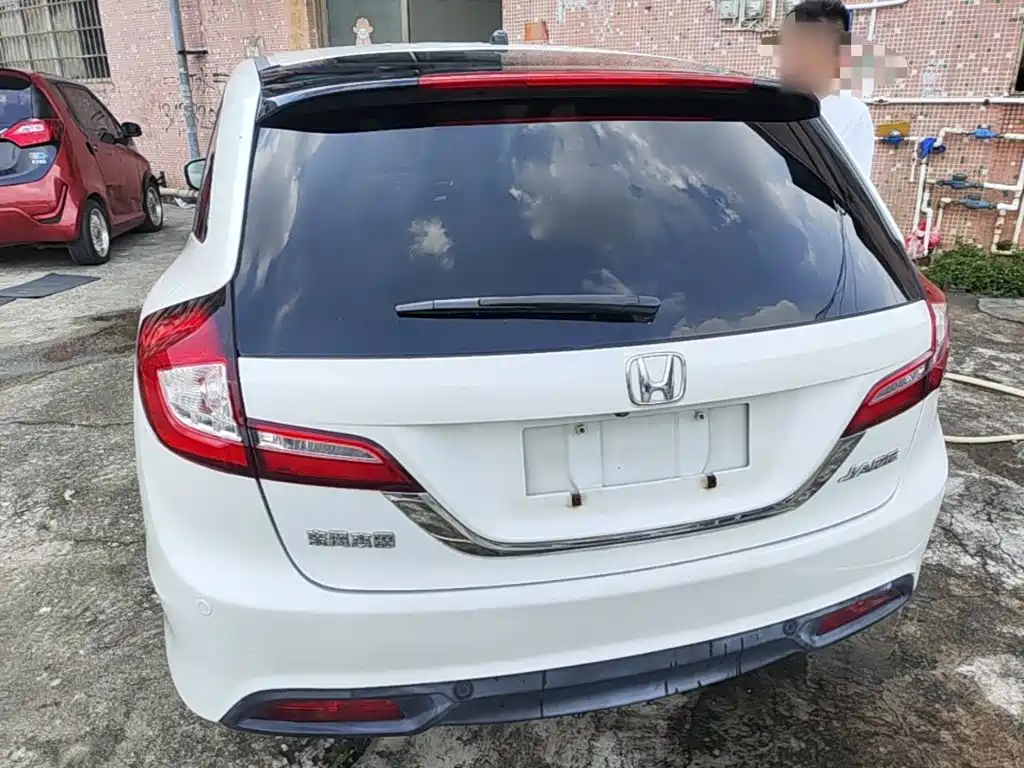 Honda Jade 2016 2016 1.8L Automatic Comfort Elite Version 5-seater