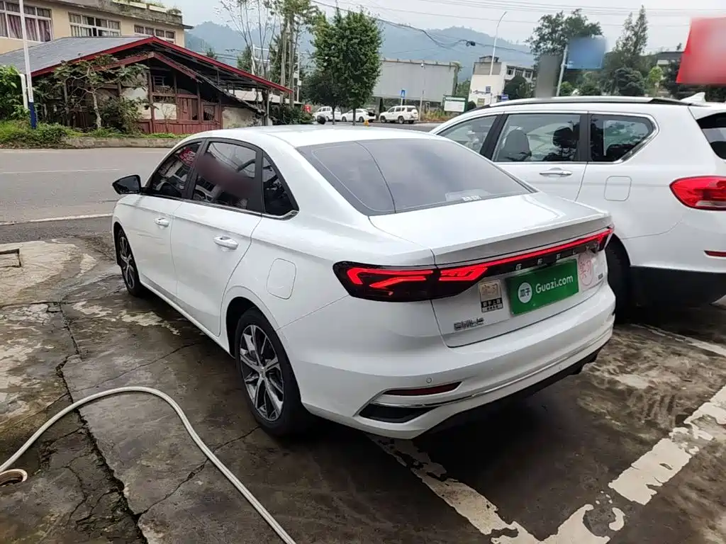Фото 5 - Geely Emgrand
