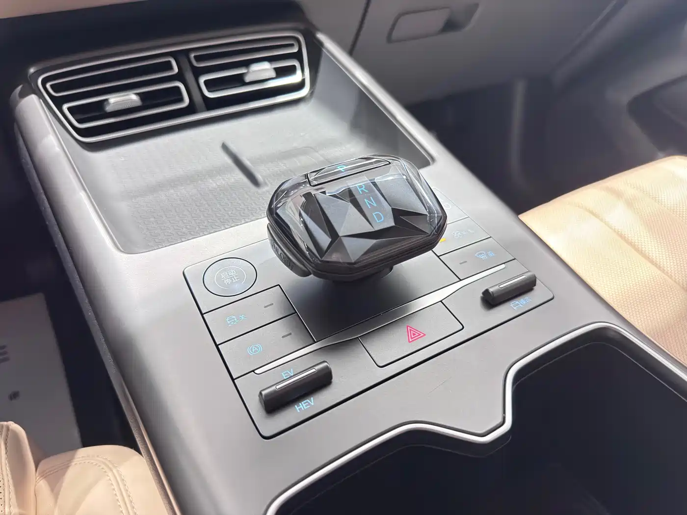 BYD Song Pro New Energy 2025 2nd Gen DM-i 75KM Leading Type фото 9