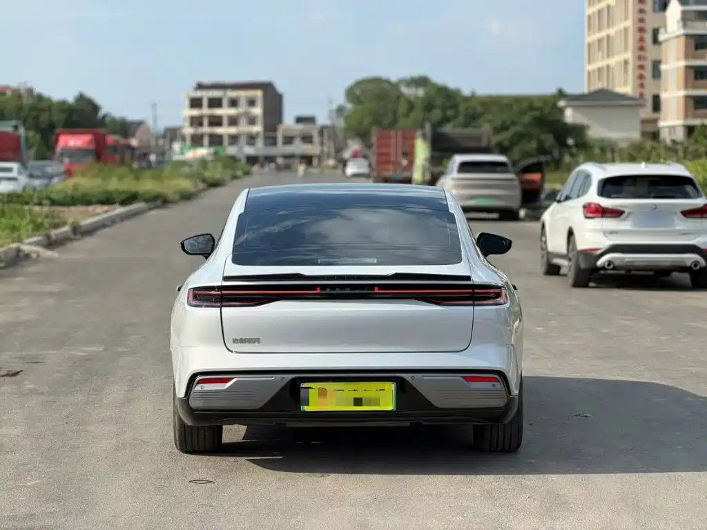 Geely Galaxy Galaxy Xingyao 8 2026 2025 130km EM-i Premium Edition