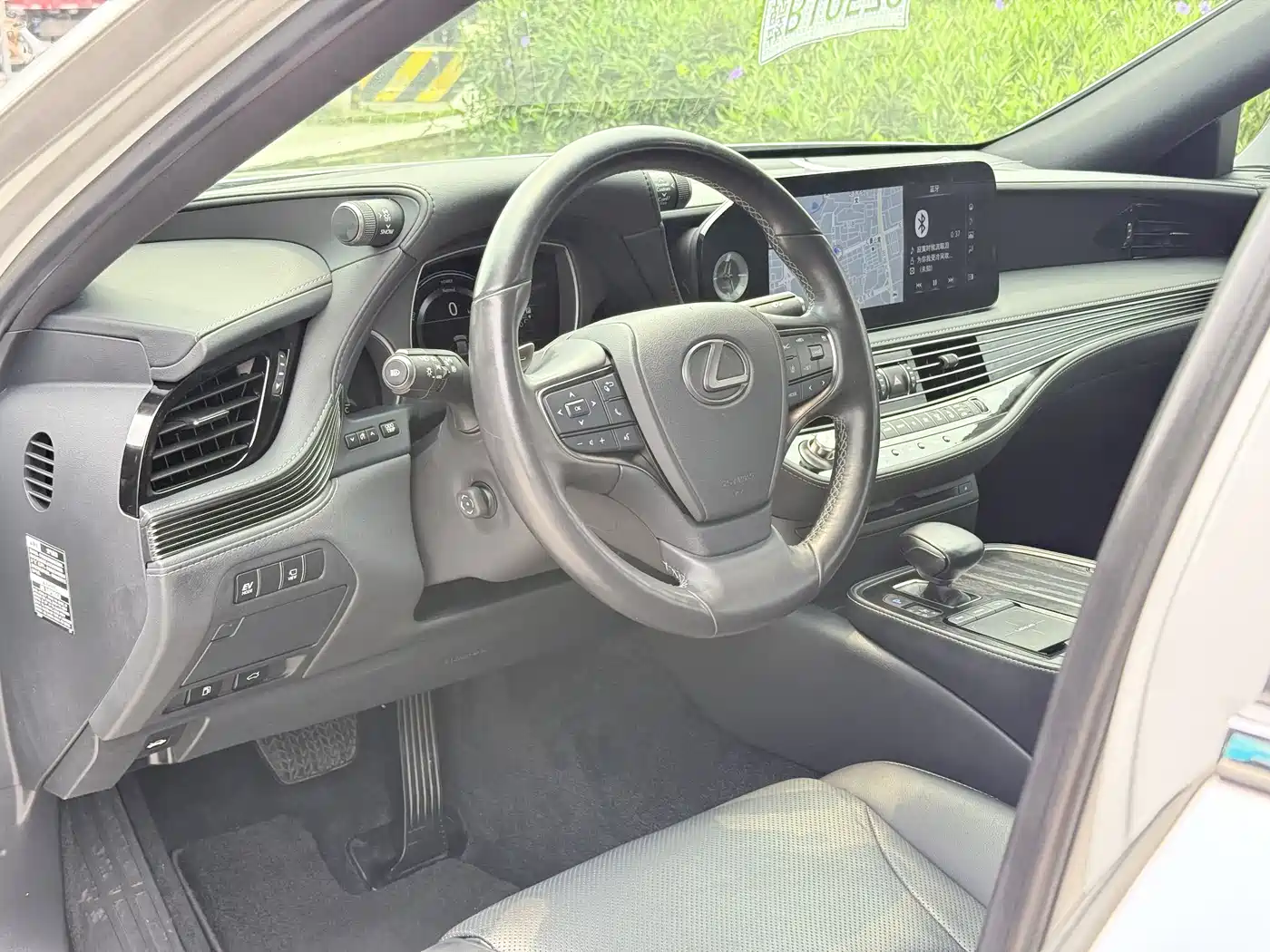 Lexus LS 2021 500h Excellence Edition фото 13