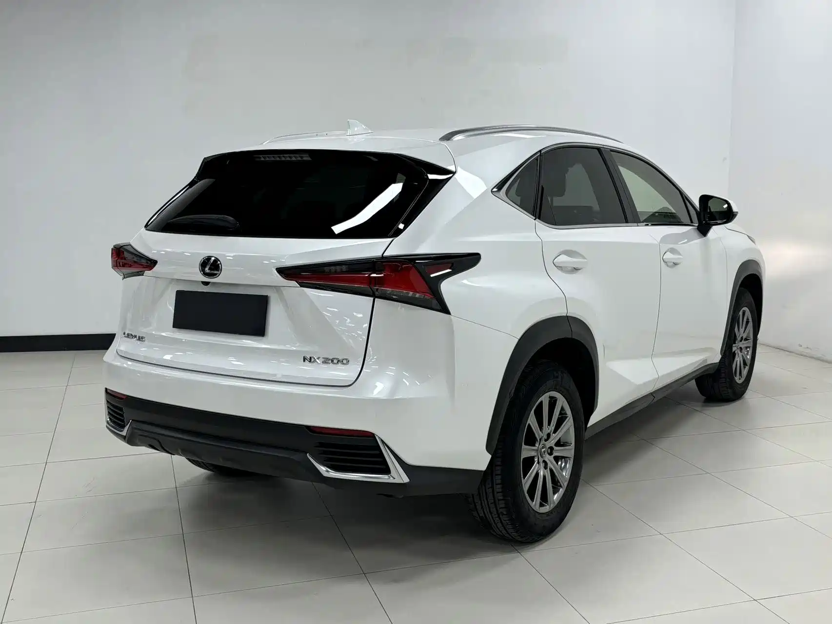 Фото 4 - Lexus NX