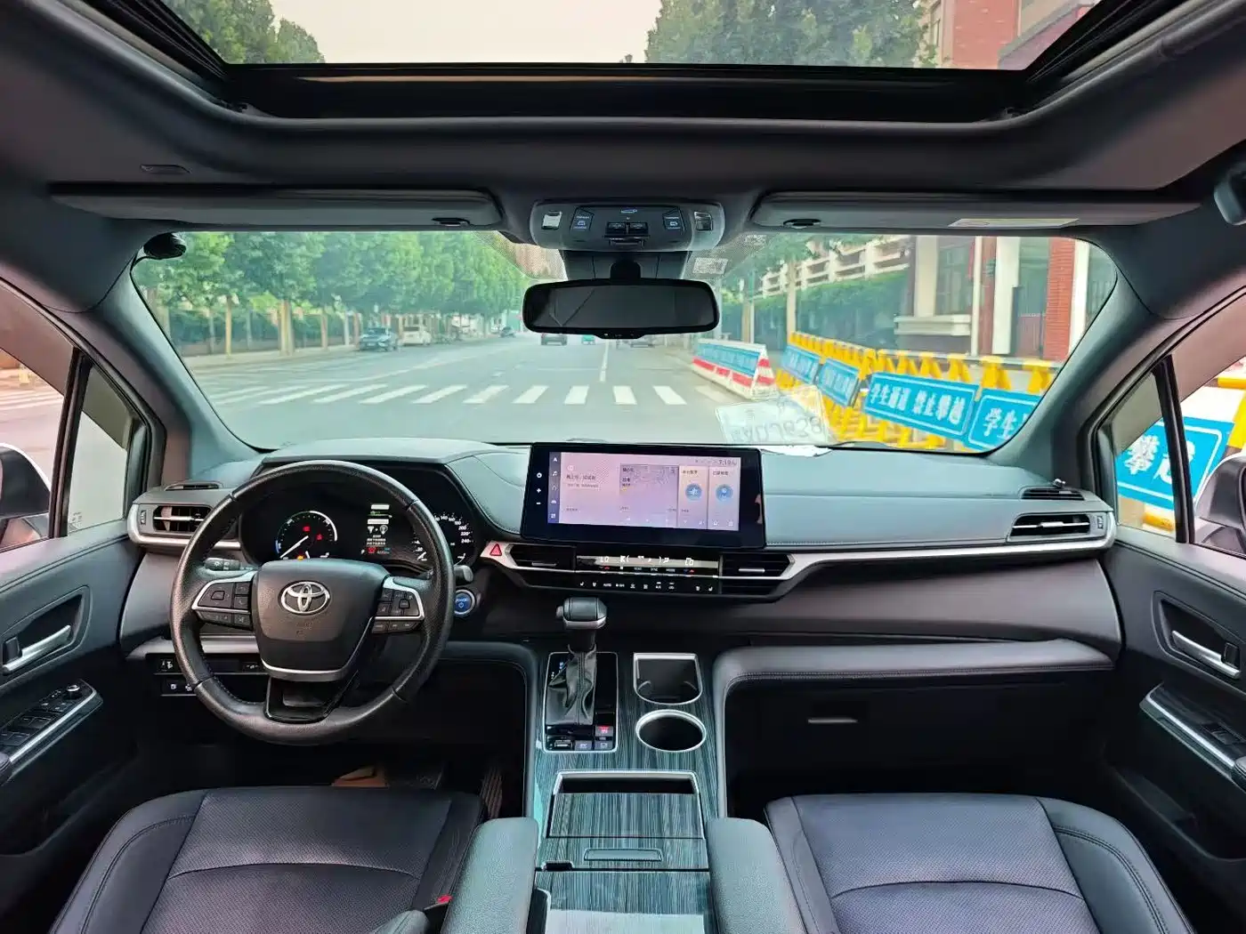 Toyota Sienna 2021 2.5L Hybrid Premium Edition фото 5