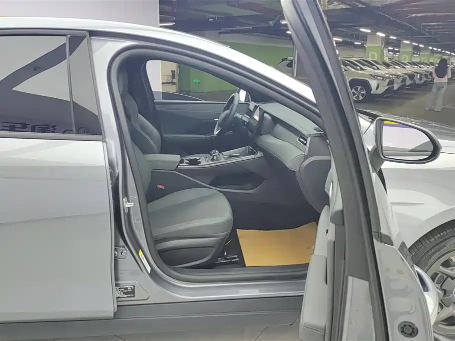 BYD Qin PLUS 2025 DM-i Smart Drive 55KM Leader фото 8