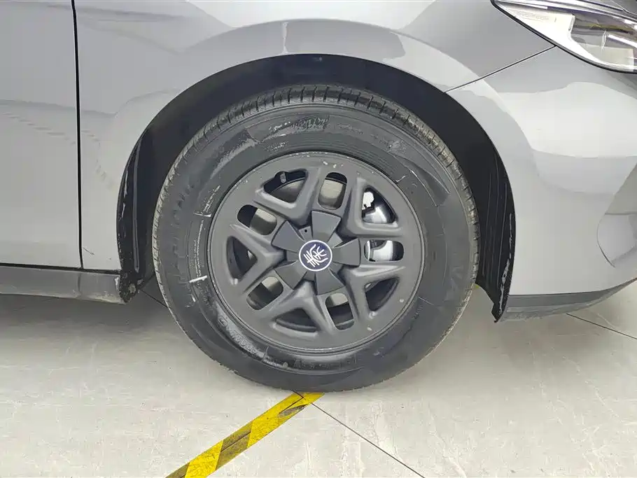 BYD Qin PLUS 2025 DM-i Smart Drive 55KM Leader фото 6