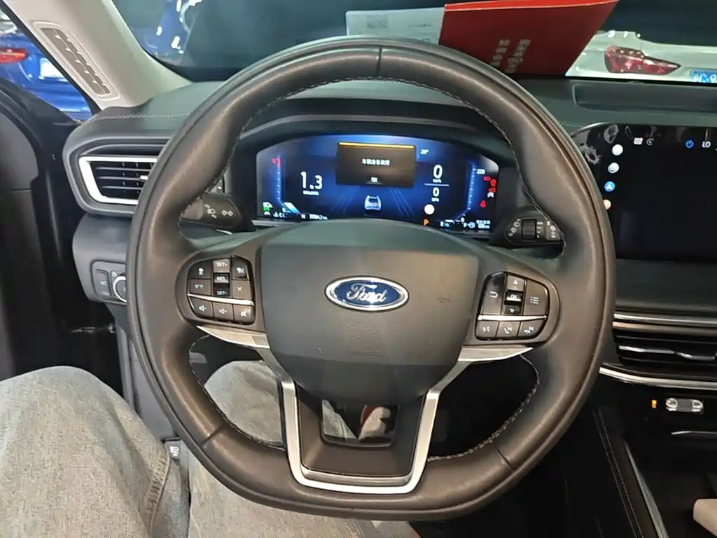 Photo 11 - Ford Explorer
